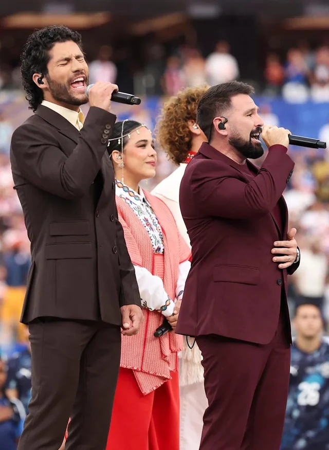 Bad Bunny and Messi sang the ahit out of the US anthem at the World Cup 🇺🇸 – Image