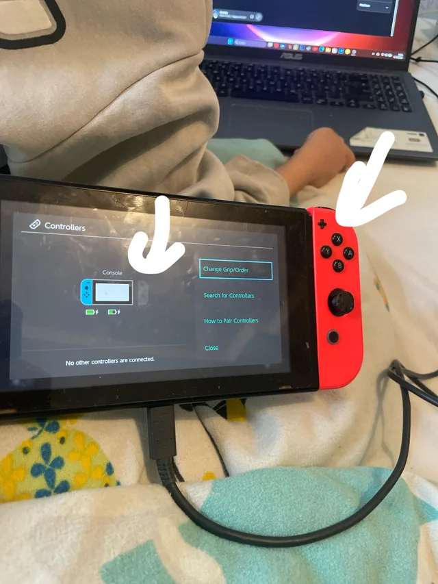 My right joy con has officially given up... – Image
