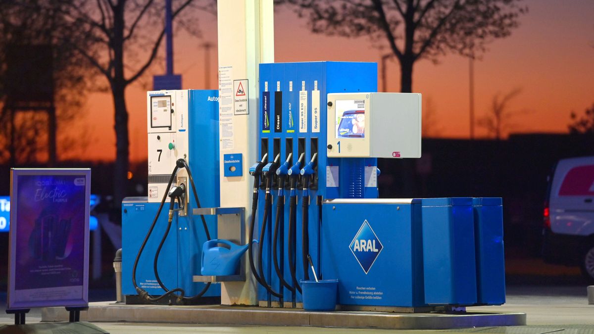 Der Tankrabatt kommt beim Diesel einer Untersuchung zufolge nur zu einem Bruchteil an den Zapfsäulen an in /general by @charstencarl image 1