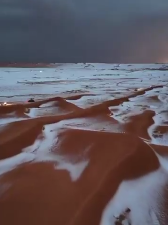 Pustinja u Saudijskoj Arabiji prekrivena gradom (VIDEO) | BN